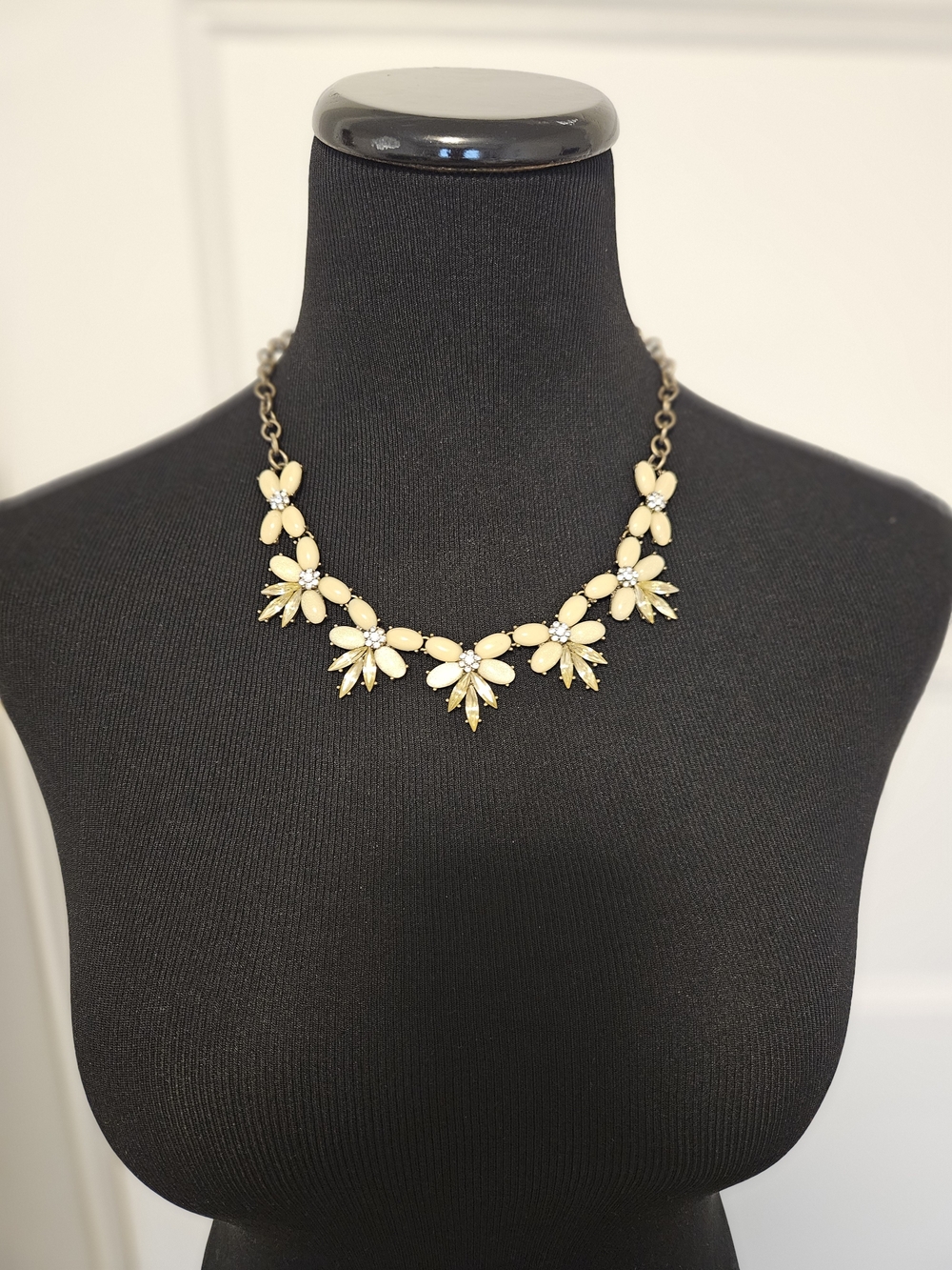 Elegant Cream Floral Statement Necklace - Brand